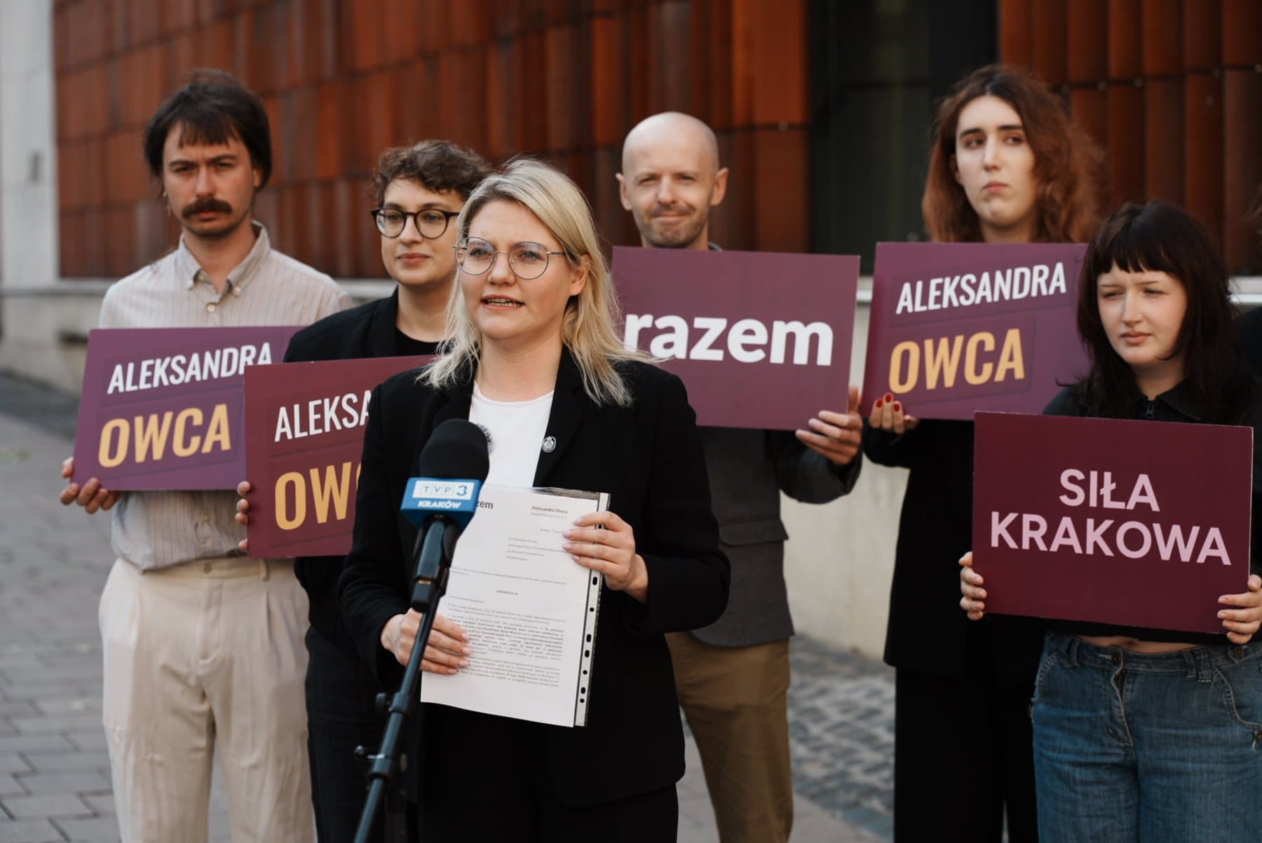 Kraków wciąż utrudnia transkrypcję aktów małżeństw par jednopłciowych. Aleksandra Owca interweniuje