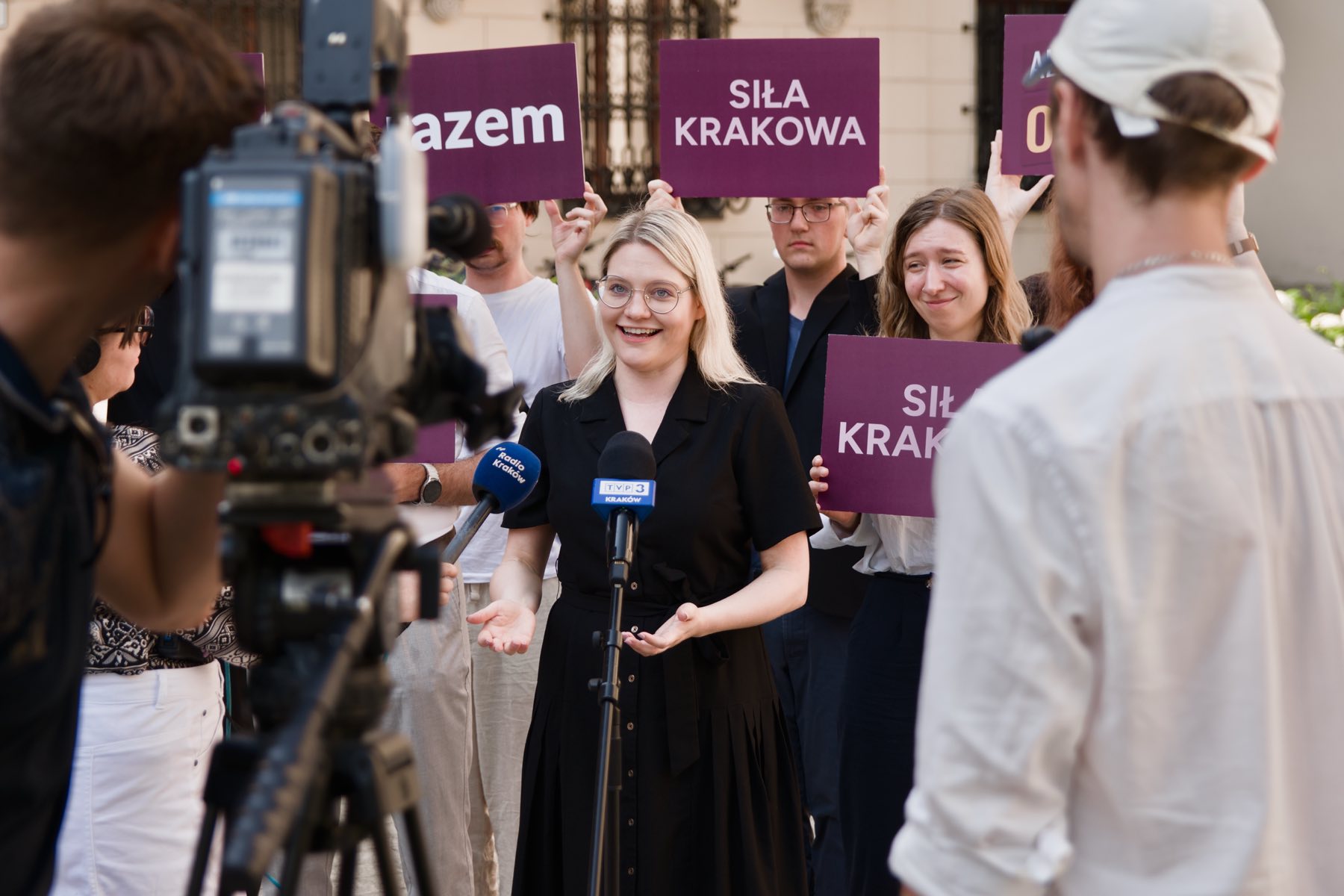 Aleksandra Owca podczas wystąpienia na konferencji prasowej o basenach otwartych